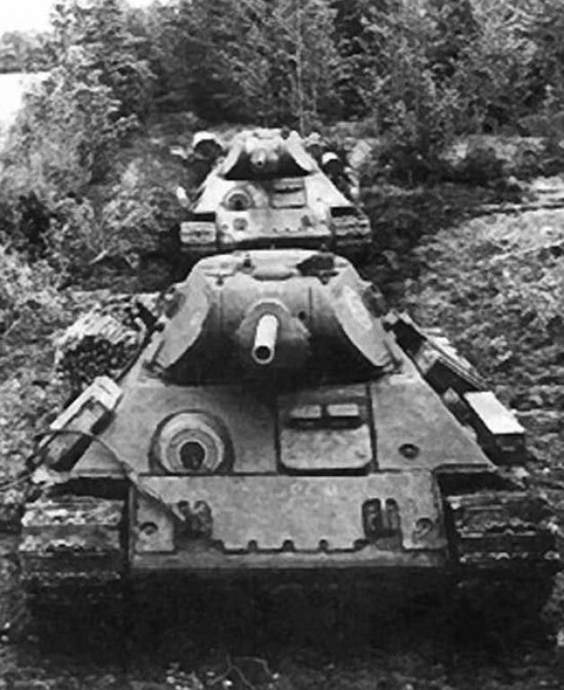 Танк Т-34 с 15 мм дополнительной брони, приваренной сверху.