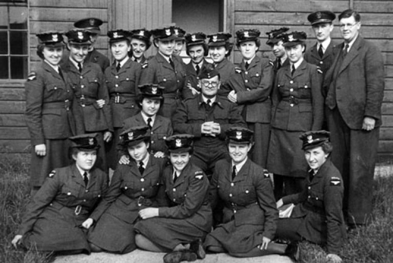 Май 1939 года. Польские девушки-пилоты из 300-го авиаэскадрона в центре летной подготовки.