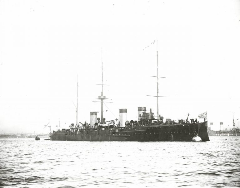 "Жемчуг" и "Изумруд" в Цусиме. Действия крейсеров в дневном бою 14 мая