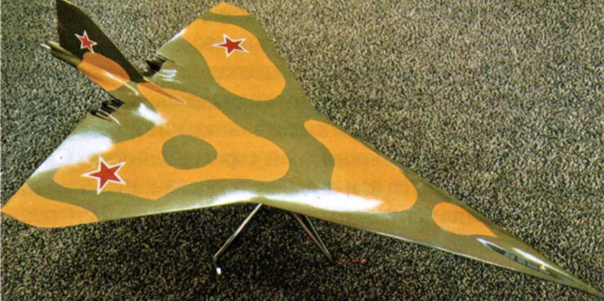 Proyecto de bombardero estratégico 160 basado en el diseño del Tu-144.