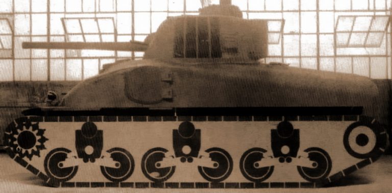 Деревянный макет танка Medium Tank T6. Видна пулемётная башенка на крыше основной башни и длинная 75-мм пушка