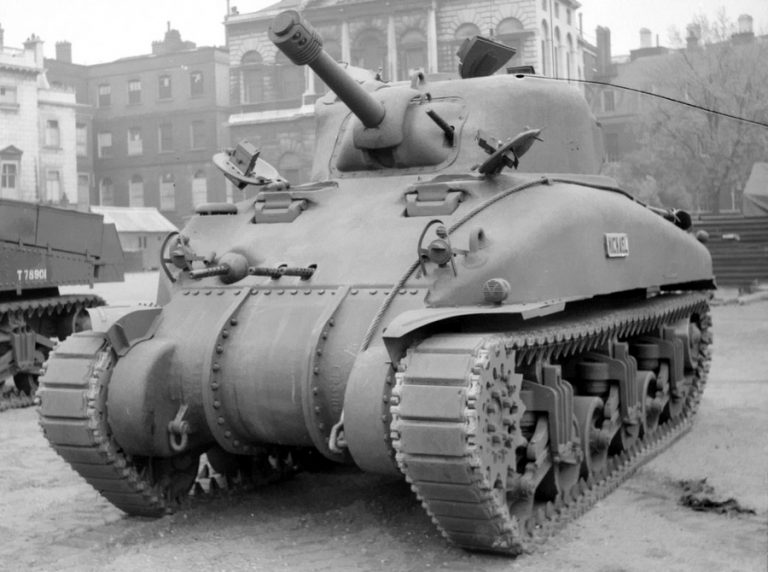 Танк M4A1 с личным именем «Майкл», одна из первых машин семейства «Шерман». Он, хотя и незначительно, но отличался от прототипа Medium Tank T6. Лондон, 8 мая 1942 года