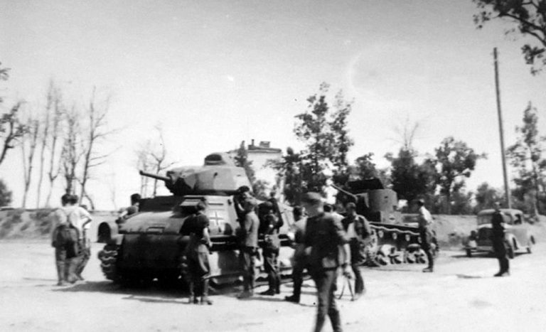 Танк с бронепоезда Panzerzug 28 в ходе боёв за Брест