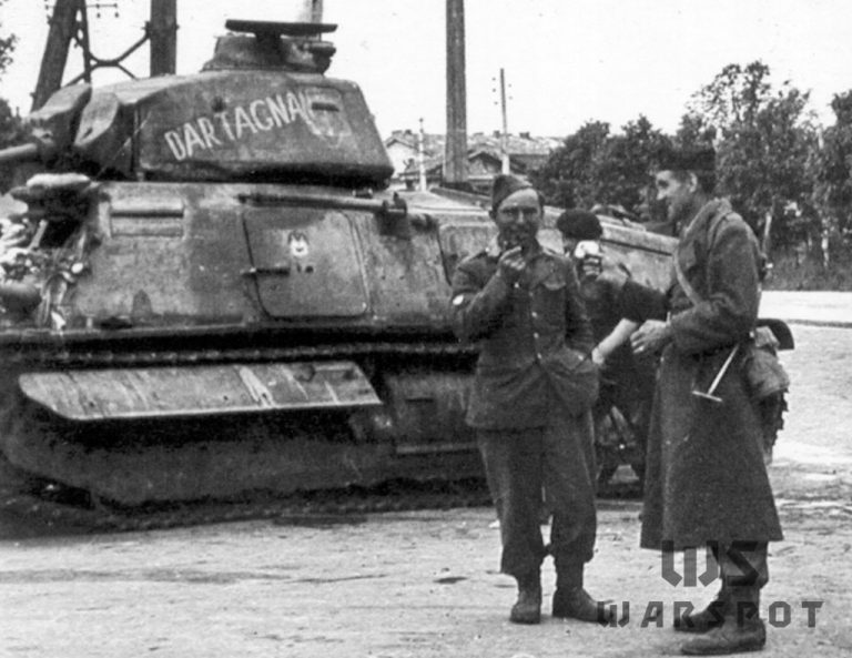 В апреле 1945 года 13-й полк драгунов потерял три SOMUA S 35, подорвавшихся на минах. Повреждения, впрочем, оказались не фатальными