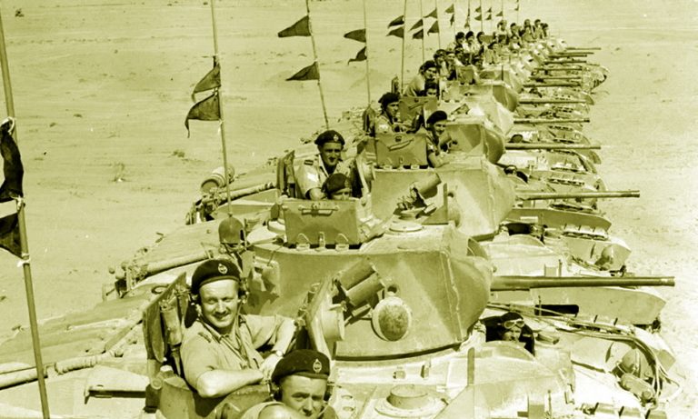 Экипажи 7-го Королевского танкового полка готовы идти в бой под Тобруком