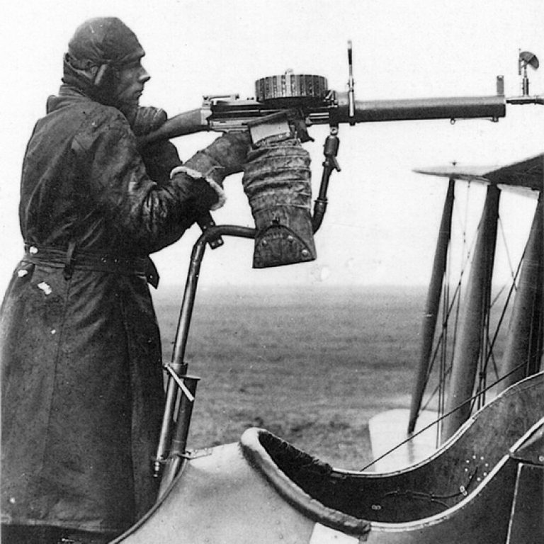Немецкие авиационные пулемёты первой мировой войны. Авиационный пулемёт 1 мировой войны. Авиационные пулеметы первой мировой войны. Пулеметы на самолете первой мировой. Воздушный стрелок 7 читать