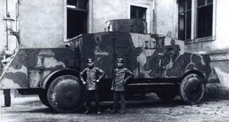 Бронеавтомобиль в Киеве, 1918 год. 