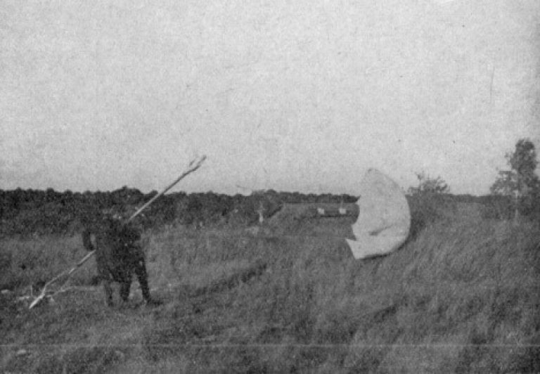 Ракета «Мирак-3» (Mirak-3, Einstaber) после приземления на полигоне Ракетенфлюгплатц. Фото из брошюры Рудольфа Небеля Raketenflug (1932)