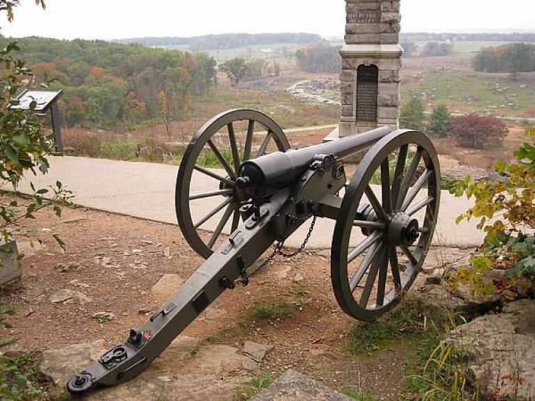Какие только виды артиллерийских орудий не использовались во время Гражданской войны в США. Вот, например, 10-фунтовая пушка Паррота, тоже имела граненый ствол, но только была дульнозарядной