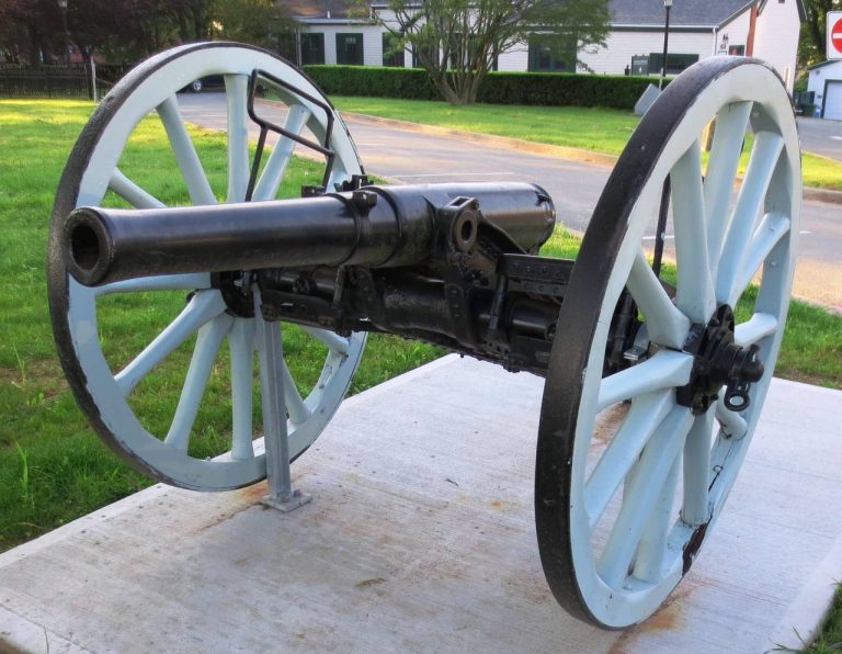 12-фунтовое 60-мм орудие Mk I в парке Нова Скотия, Галифакс, Канада
