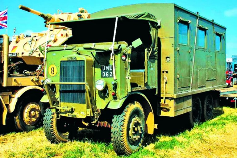 Характерный для Британской армии периода Второй мировой войны трёхосный автомобиль Leyland Retriever