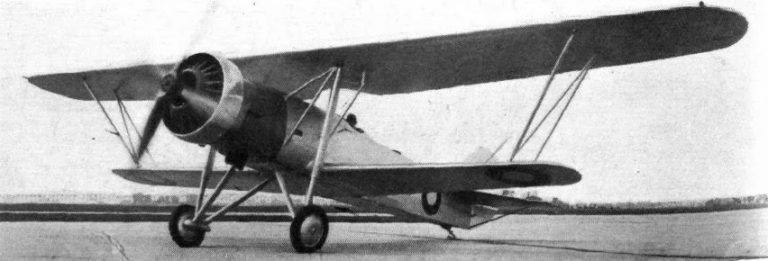 Бомбардировщик-разведчик Fokker C.VB. Первые пять самолётов были закуплены в 1925 году в Нидерландах. В 1927 - 1931 гг. в Дании собрали еще 13 самолётов из закупленных на фирме «Фоккер» комплектов. В Дании эти машины именовались как IR или C.V m/26. Все оставшиеся к 1935 году пять самолётов были модернизированы до стандарта m/ЗЗ.
