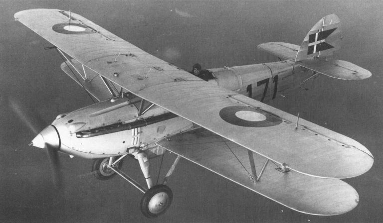 Истребитель Hawker Nimrodderne, экспортная версия английского палубного истребителя Hawker Nimrod для Дании. Датчане закупили в Англии два самолёта, и ещё десять построили по лицензии.