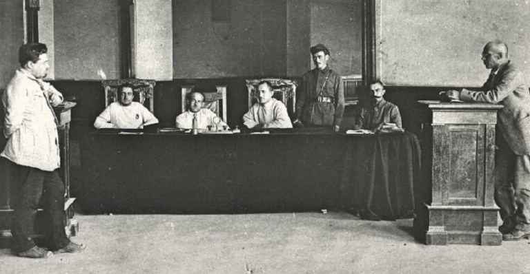 1922г. Суд над Перхуровым (сидит крайний справа). 