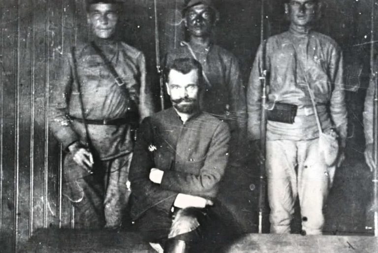 1922г. Перхуров на скамье подсудимых. 
