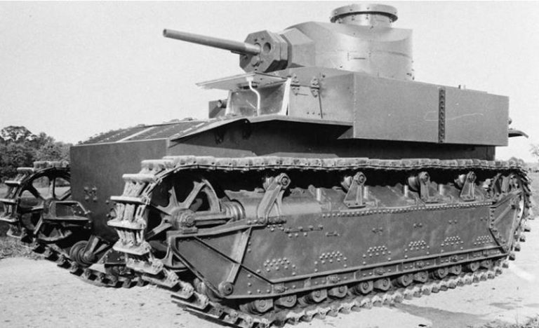 Средний танк Т2 имел башню с боковыми скосами и командирскую грибообразную башенку с кольцевой вентиляцией
