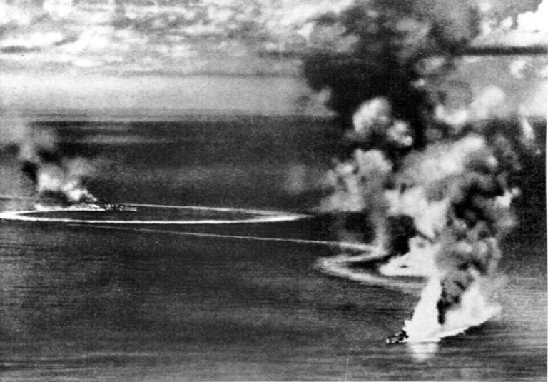 Фото реального боя в Индийском океана снятое с борта японского самолёта