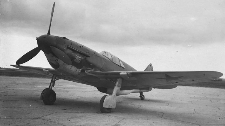 ЛаГГ-3 с мотором М-105, который был слишком слаб для деревянного самолета