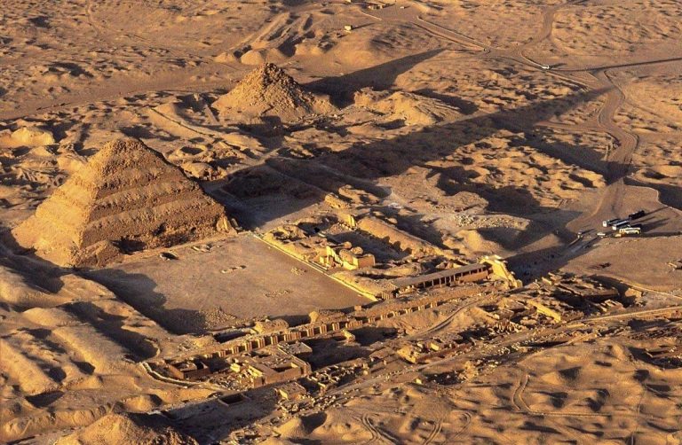 Сооружения, спрятанные под песком в пустыне Сахара, могут переписать историю Древнего Египта