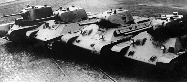Довоенные танки производства завода № 183. Слева направо: А-8 (БТ-7М), А-20, Т-34 обр. 1940 г. с пушкой Л-11 и Т-34 обр. 1941 г. с пушкой Ф-34.