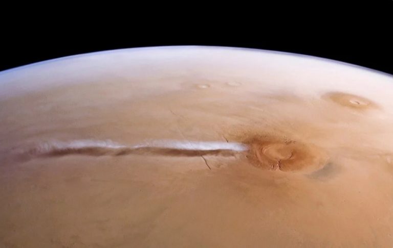 Почему на Марсе начал извергаться вулкан, когда у планеты застывшее и холодное ядро