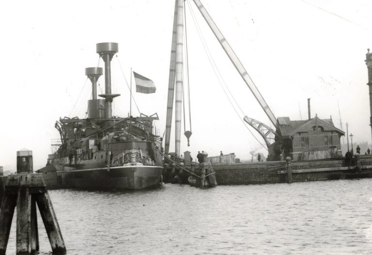 Голландская королева. Бронепалубный крейсер «Кёнигин Вильгельмина дер Нидерланден».