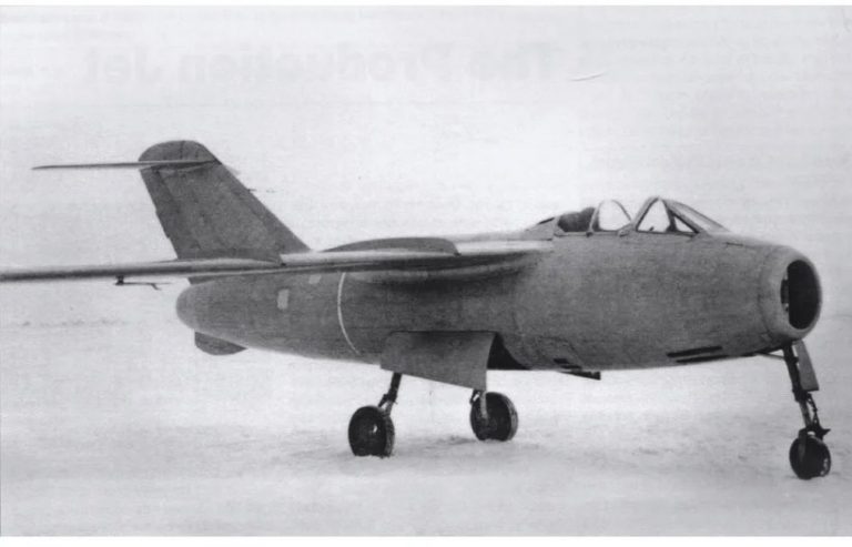Опытный истребитель Ла-174. СССР