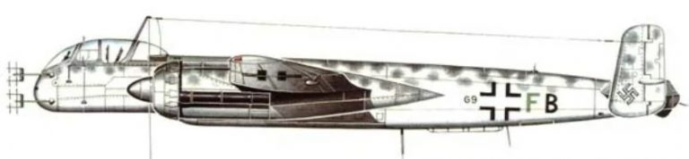 Ночной истребитель Хейнкель He 219A-0/R2. Изображенный самолет входил в состав 1-й эскадрильи 1-й Эскадры ночных истребителей 1./NJG1 (Нахтягдгешвадер 1) Люфтваффе. На этом самолете майор Вернер Штрейб совершил первый боевой вылет и сбил пять британских тяжелых бомбардировщиков.