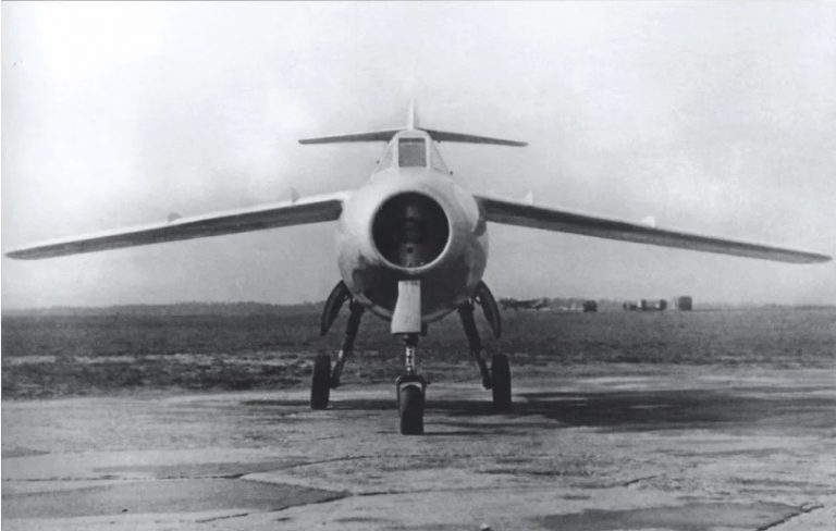 Опытный истребитель Ла-174. СССР