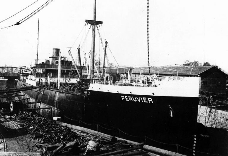 Сухогруз Peruvier, бывший крейсер Dupuy de Lôme
