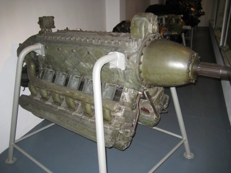 Одна из модификация двигателя Isotta Fraschini Delta RC.35. в музее.