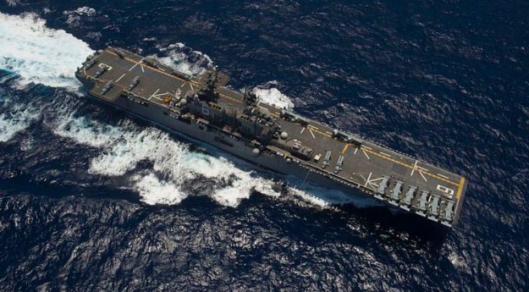 Фото обложки: десантный корабль USS  America  (LHA-6) во время перехода на учения РИМПАК-2016, Тихий океан. (фото ВМС США Деметриуса Кеннона)