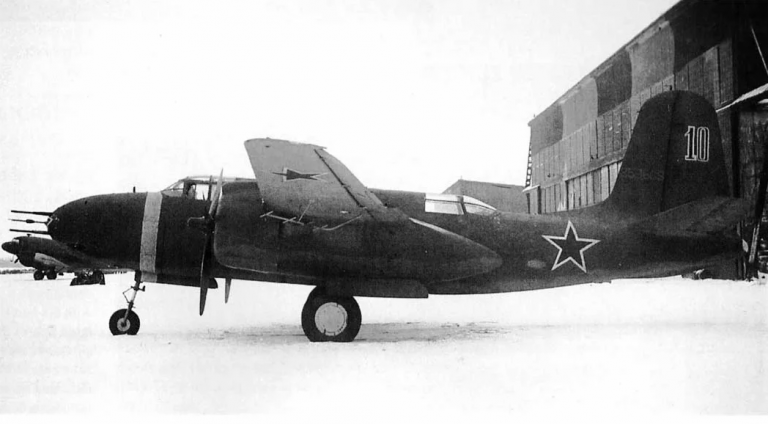 Самолёт A-20G с РЛС «Гнейс-2». Лётчики окрестили эти самолёты «ершами» за большое количество торчащих антенн.