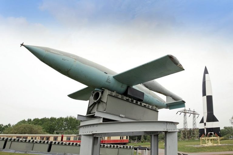 «Летающая бомба» Фау-1 времен Второй мировой войны в Историко-техническом музее Пенемюнде в Германии (Фото: East News)