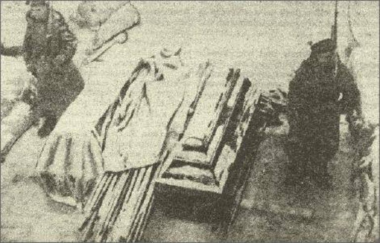  Караул у гробов Гинденбурга и его жены