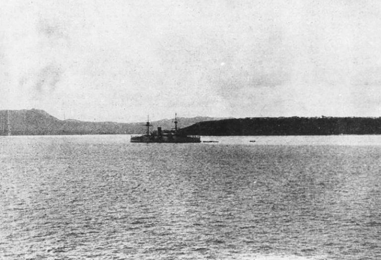 USS Charleston у о. Гуам, 1898 год