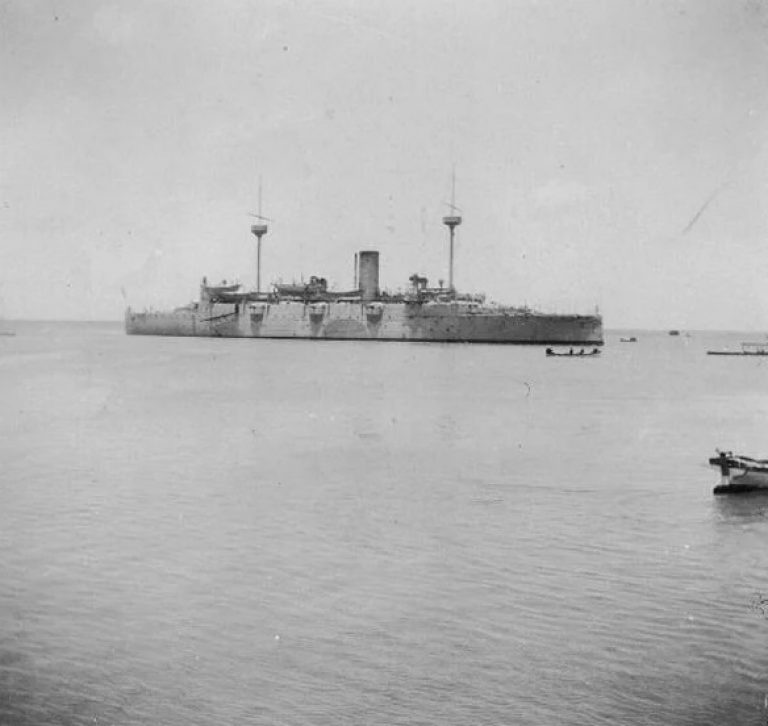 USS Charleston у о. Гуам, 1898 год