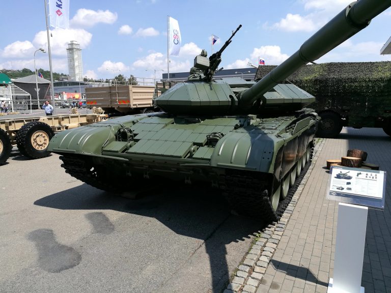 Экстремальные чешские варианты модернизация Т-72. T-72M4 CZ и T-4 72 Scarab