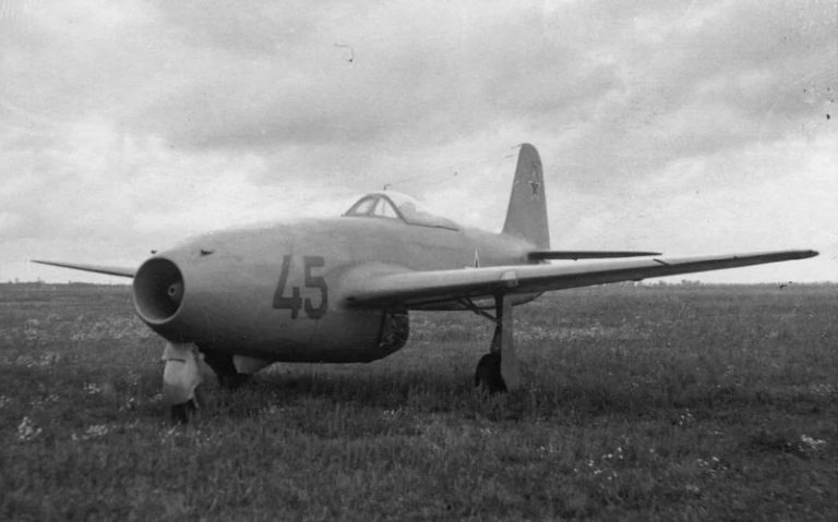 Многоцелевой истребитель Як-17. СССР