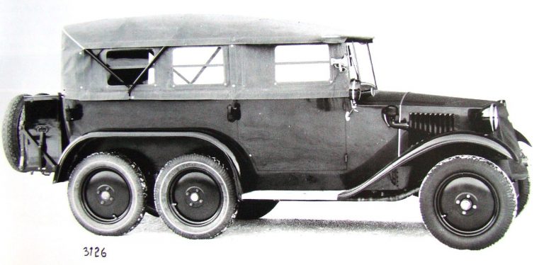 Первый штабной автомобиль Т-72 с горизонтальным оппозитным мотором воздушного охлаждения и шестиместным кузовом. 1933-1935 гг.