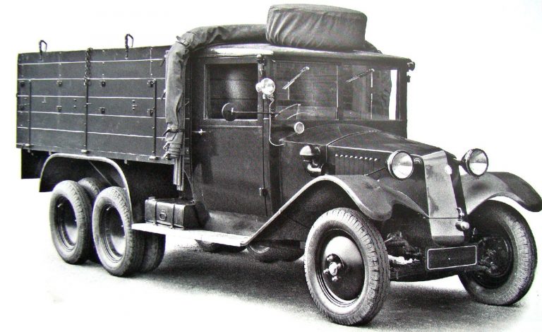Военизированный грузовичок Т-72 с двускатными задними колёсами и продольными сиденьями в высокобортном кузове. 1933-1935 гг.