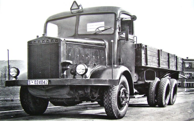 Многоцелевой грузовик Т-81 двойного назначения с 12,5-литровым верхнеклапанным двигателем и задней независимой подвеской. 1941 год