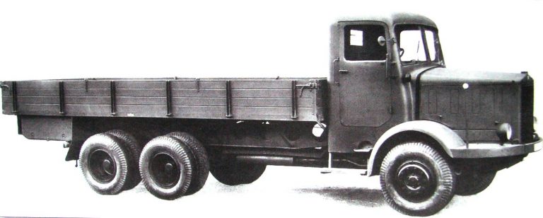 Тяжёлый мелкосерийный армейский грузовик «Татра-81», послуживший основой будущего автомобиля Т-111. 1941-1942 гг.