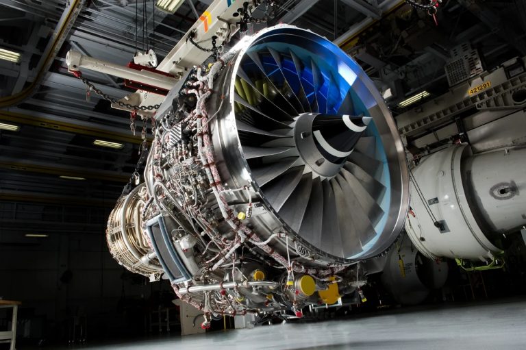  Двигатель V2500-E5 для самолета С-390 (Фото с сайта компании IAE)