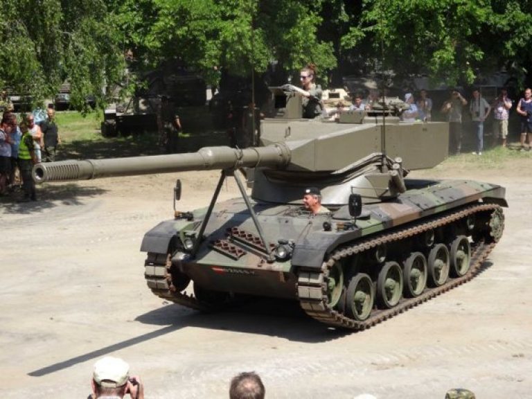   Установка на танк SK-105A3 пушки М68 потребовала существенной переделки башни weaponsandwarfare.com