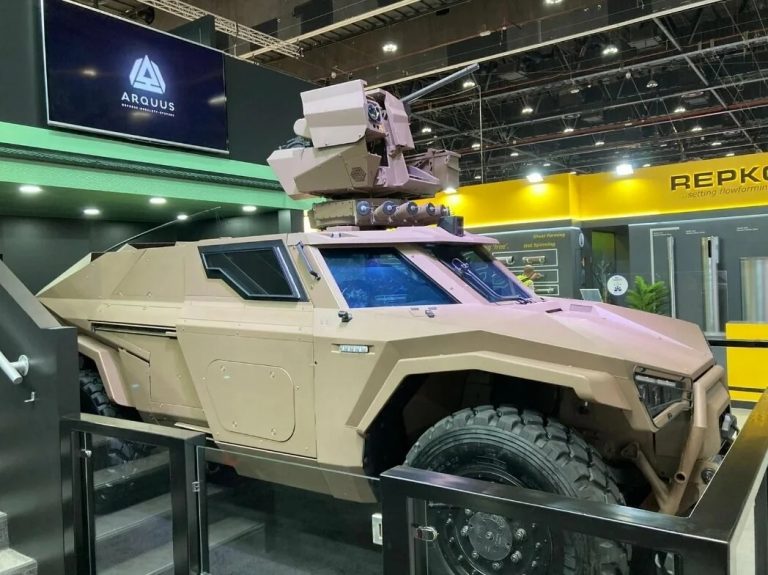  Дизель-электрический бронеавтомобиль "Скарабей" на выставке IDEX-2021. Источник изображения: defense-update.com
