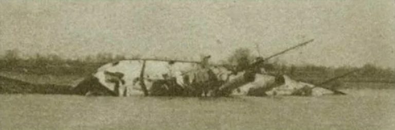       Поврежденный японской авиацией Yat Sen, сентябрь 1937 г