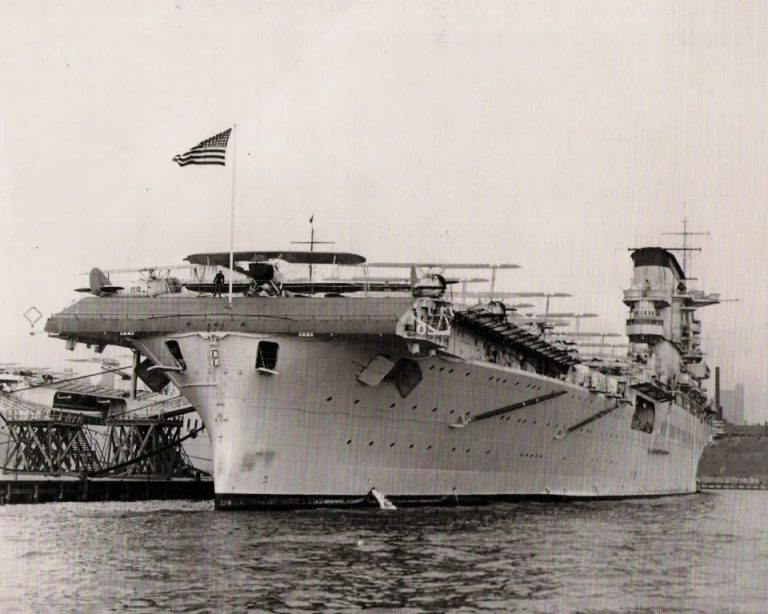       Авианосец "Лексингтон" в октябре 1941 года