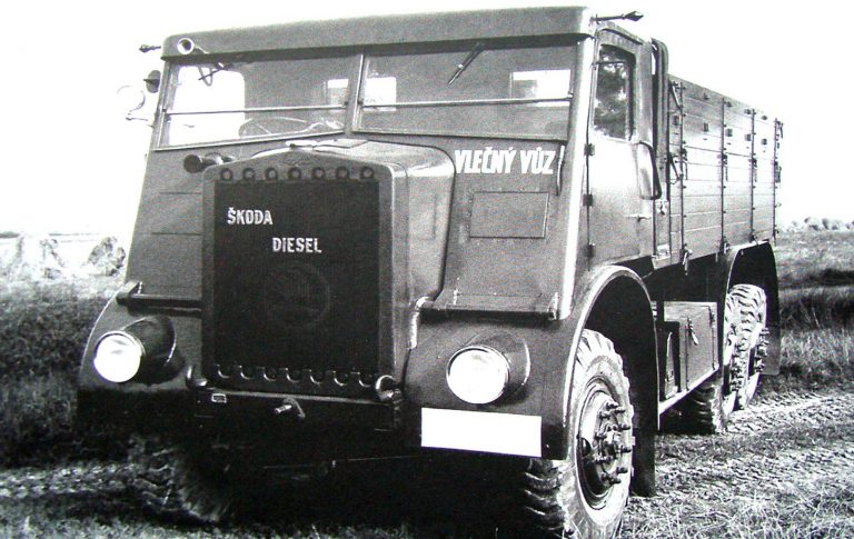 Один из 258 дизельных автомобилей 6STP6-LD с мотором в 100 сил и фарами в удлинённых цилиндрических корпусах. 1936-1939 гг.