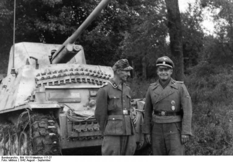       Фото августа 1942 года, Кавказ, дивизия СС «Викинг», самоходная установка 7,62 cm Pak 36(r) auf Fgst. Pz.Kpfw.II(F) (Sfl.).